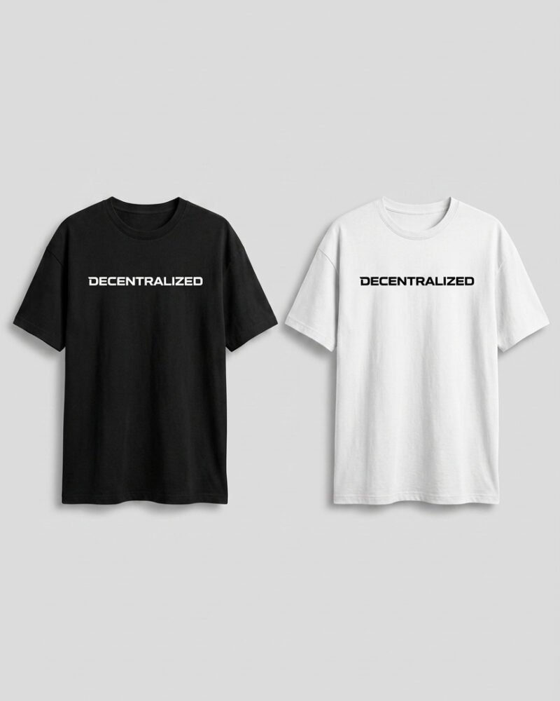 camisetas oversize en color negro y blanco de la marca Decentralized