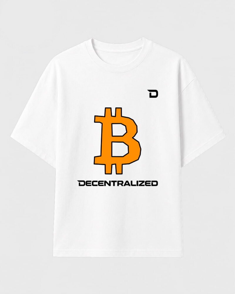 camiseta blanca con el signo de bitcoin en el centro, de color naranja.
